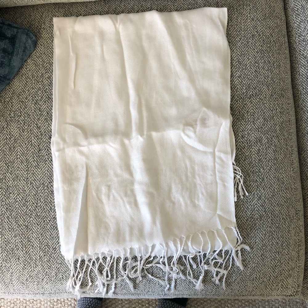 White Pashmina Wrap. BRAND NEW!